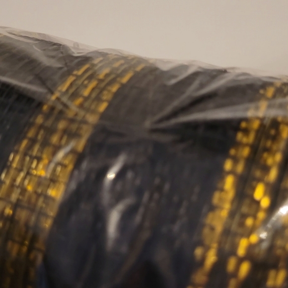 Decorative Trim Netting Black & Gold 21" x 10 Yards - Picture 6 of 7